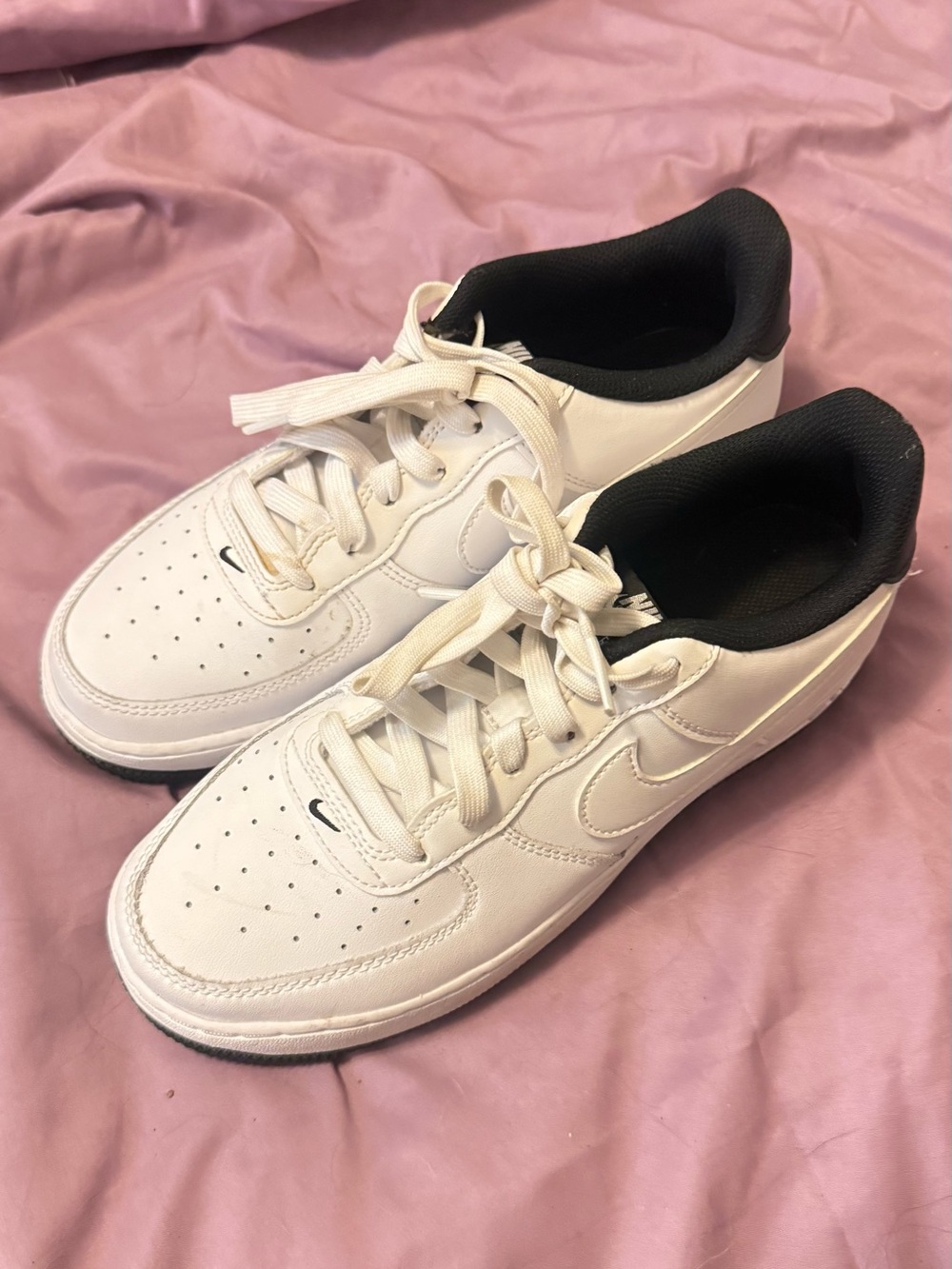 Nike White Low-Top Sneakers with Black Inner Lining